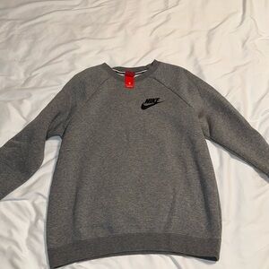 Nike women’s pullover